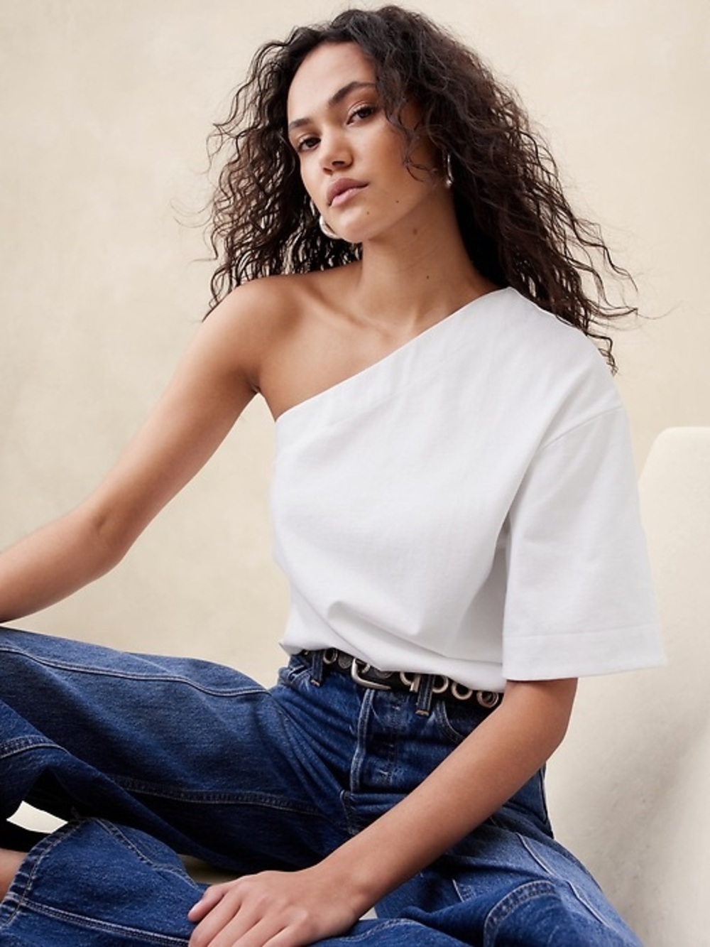 BANANA REPUBLIC One-Shoulder Tshirt